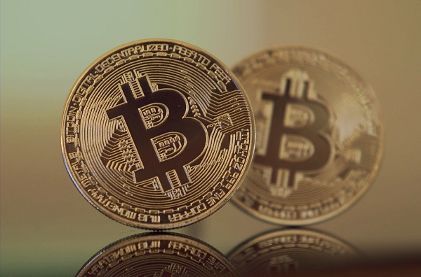 I mercati crollano, ma il Bitcoin è ancora ampiamente positivo rispetto a dodici mesi fa