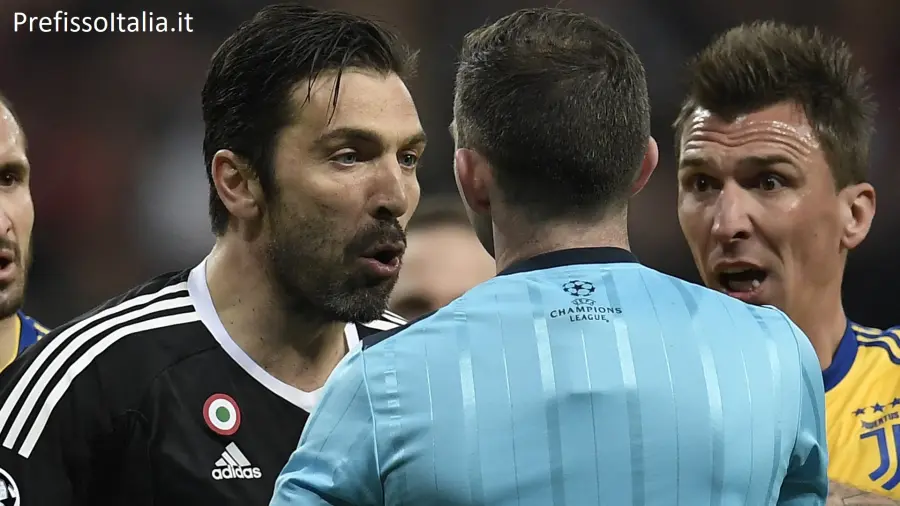 Arbitro Oliver ammette l'errore sul rigore contro la Juve: una bufala le dichiarazioni?