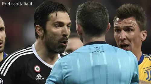 Arbitro Oliver ammette l'errore sul rigore contro la Juve: una bufala le dichiarazioni?